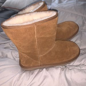 UGG Shoes - BRAND NEW UGGS womens 9 UGG Shoes - BRAND NEW UGGS womens 9